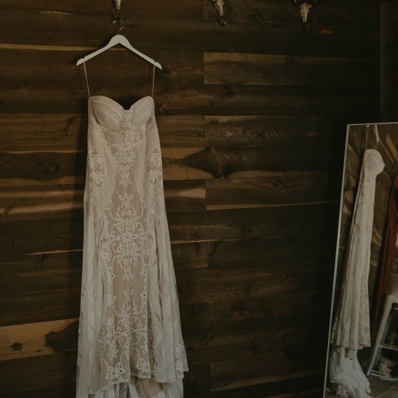 Rue De Seine Cream Lace Wedding Dress - Picture 4 of 5